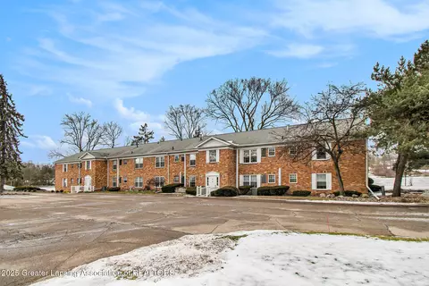 3333 Moores River Dr #106, Lansing, MI 48911