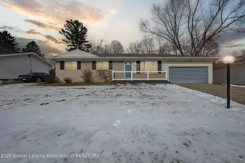9088 Chelmsford Dr, Swartz Creek, MI 48473
