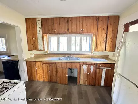 Kitchen - 1233 Longfellow Ave, Jackson, MI 49202 photo 1 of 2