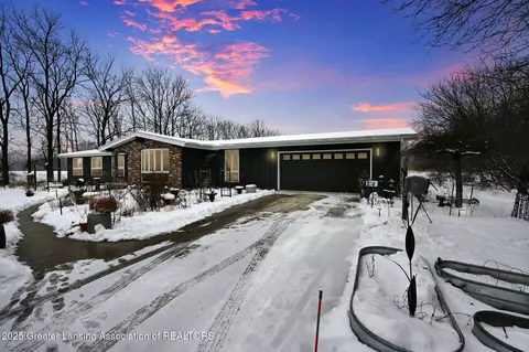 1615 Haslett Rd, Williamston, MI 48895