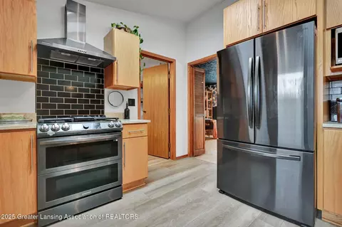Kitchen - 1615 Haslett Rd, Williamston, MI 48895 photo 3 of 5