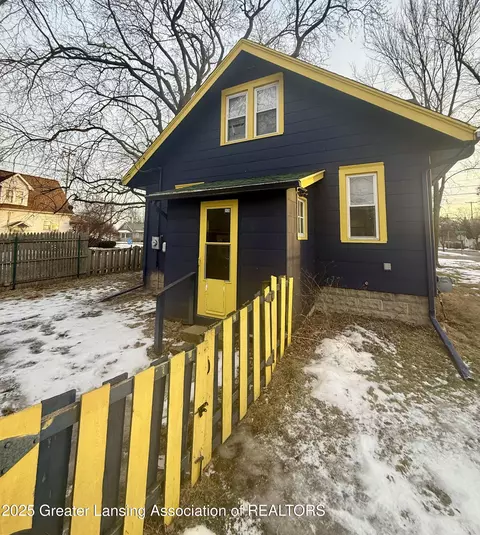 701 E Cavanaugh Rd, Lansing, MI 48910 photo 3