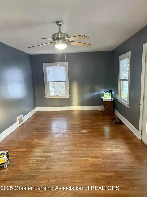 701 E Cavanaugh Rd, Lansing, MI 48910 photo 8