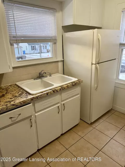 701 E Cavanaugh Rd, Lansing, MI 48910 photo 11
