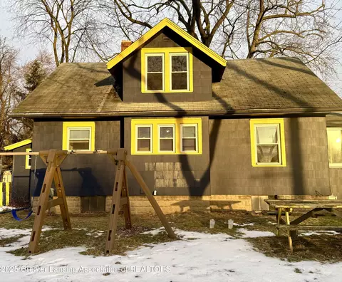 701 E Cavanaugh Rd, Lansing, MI 48910 photo 2