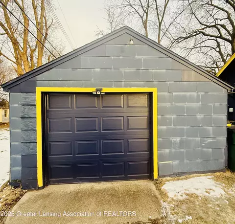 701 E Cavanaugh Rd, Lansing, MI 48910 photo 5