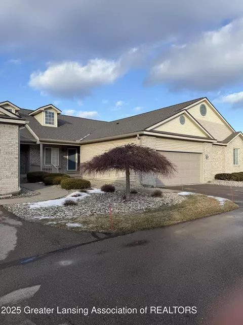 1715 Willow Creek Dr #27, Lansing, MI 48917