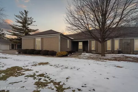 7224 Medallion Dr #39, Lansing, MI 48917
