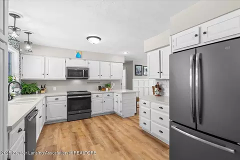 3221 Old Hickory Trl, Dewitt, MI 48820 photo 4