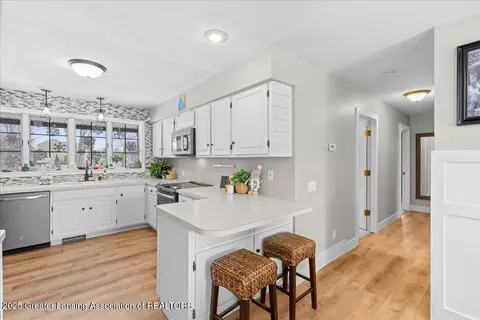 3221 Old Hickory Trl, Dewitt, MI 48820 photo 6