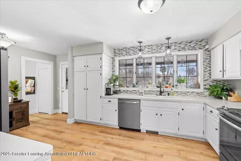 3221 Old Hickory Trl, Dewitt, MI 48820 photo 5