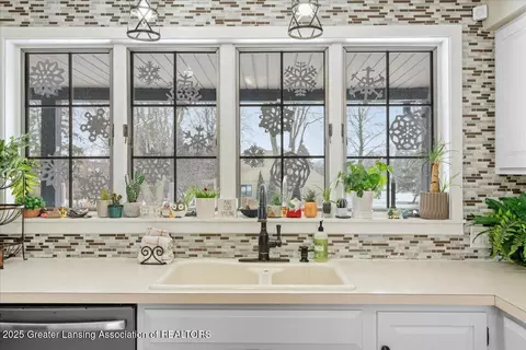 3221 Old Hickory Trl, Dewitt, MI 48820 photo 7
