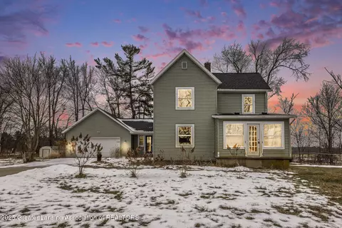 9608 SE 100th St, Alto, MI 49302