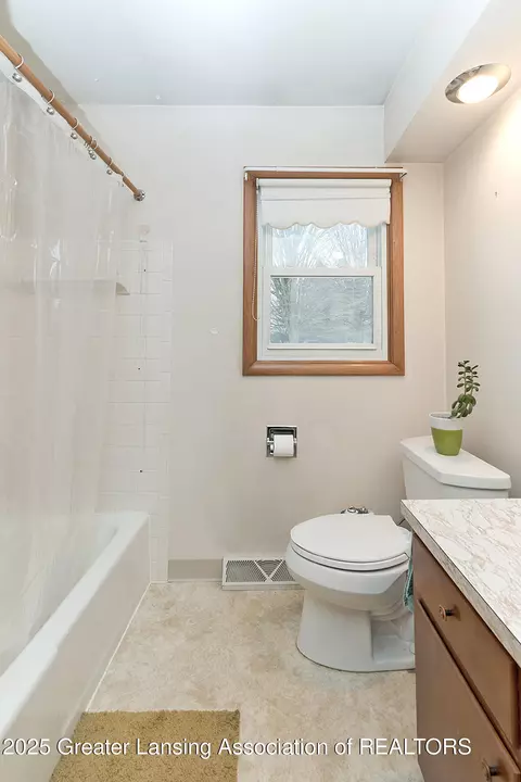 Bath - 316 E Northrup St, Lansing, MI 48911 photo 2 of 2