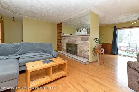 Living - 316 E Northrup St, Lansing, MI 48911 photo 2 of 3