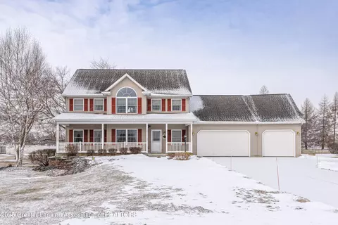 7390 Juniper Ln, Portland, MI 48875