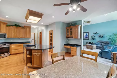 5551 Silverleaf Ct, Haslett, MI 48840 photo 22