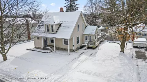 416 E Oak St, Mason, MI 48854 photo 2