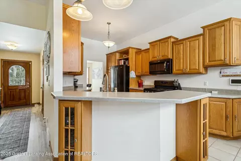 Kitchen - 3336 N Dearing Rd, Parma, MI 49269 photo 2 of 5