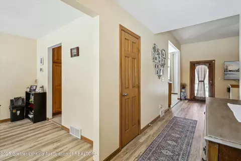 Entry Way - 3336 N Dearing Rd, Parma, MI 49269 photo 2 of 6