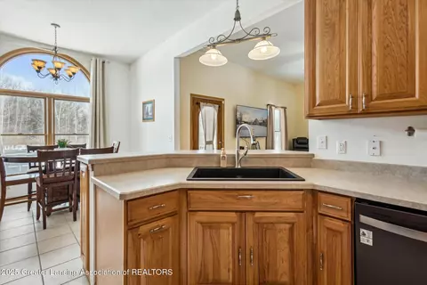Kitchen - 3336 N Dearing Rd, Parma, MI 49269 photo 4 of 5