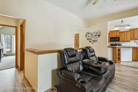 Entry Way - 3336 N Dearing Rd, Parma, MI 49269 photo 5 of 6
