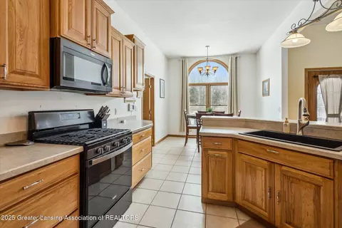 Kitchen - 3336 N Dearing Rd, Parma, MI 49269 photo 3 of 5