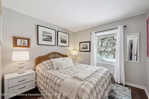 Bedroom - 1325 E Grand River Rd, Williamston, MI 48895 photo 3 of 8