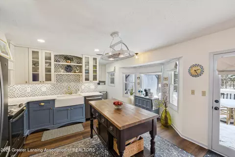 Kitchen - 1325 E Grand River Rd, Williamston, MI 48895 photo 1 of 5