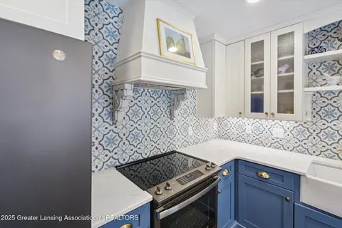 Kitchen - 1325 E Grand River Rd, Williamston, MI 48895 photo 4 of 5