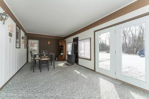 Exterior - 9478 S Francis Rd, Dewitt, MI 48820 photo 4 of 4
