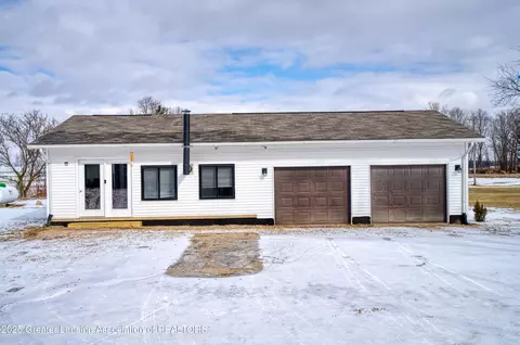 Exterior - 9478 S Francis Rd, Dewitt, MI 48820 photo 3 of 4