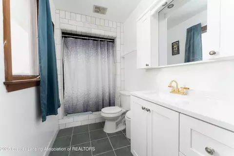 Bath - 9478 S Francis Rd, Dewitt, MI 48820 photo 2 of 3