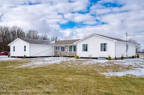 Exterior - 9478 S Francis Rd, Dewitt, MI 48820 photo 2 of 4