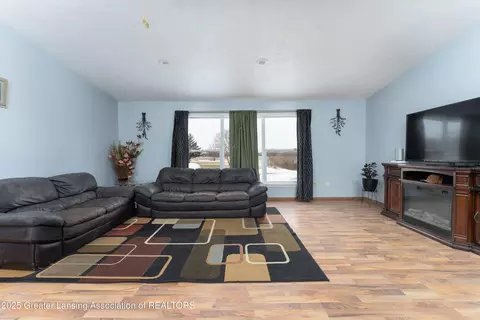 Living - 9478 S Francis Rd, Dewitt, MI 48820 photo 2 of 3