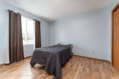 Bedroom - 9478 S Francis Rd, Dewitt, MI 48820 photo 4 of 7