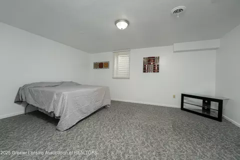 Bedroom - 9478 S Francis Rd, Dewitt, MI 48820 photo 5 of 7