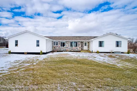 9478 S Francis Rd, Dewitt, MI 48820