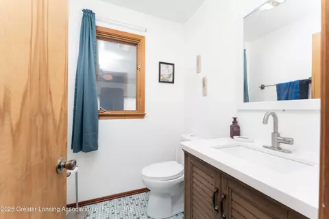 Bath - 9478 S Francis Rd, Dewitt, MI 48820 photo 3 of 3