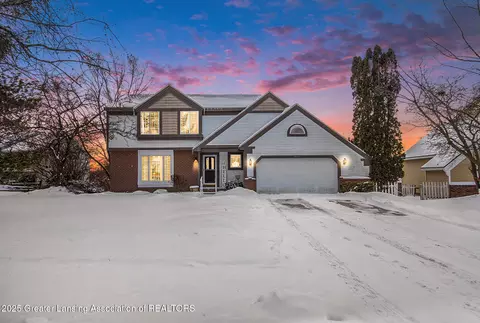 2440 SE Mapleview St, Kentwood, MI 49508