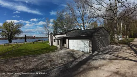 9698 E Colby Rd, Crystal, MI 48818