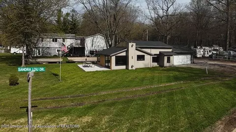 9698 E Colby Rd, Crystal, MI 48818 photo 4