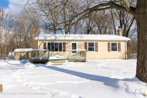 7017 Richard Rd, Lansing, MI 48911