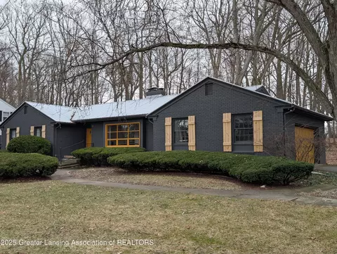 320 Whitehills Dr, East Lansing, MI 48823