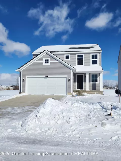6717 Castleton Dr, Grand Ledge, MI 48837