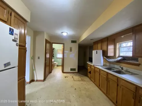128 E High St, Ovid, MI 48866 photo 6
