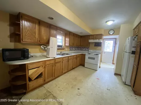 128 E High St, Ovid, MI 48866 photo 3