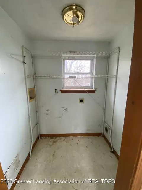128 E High St, Ovid, MI 48866 photo 5