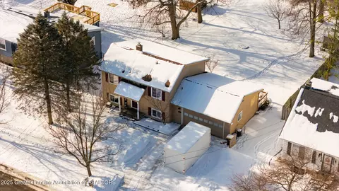 View/Area - 1032 S Eugenia Dr, Mason, MI 48854 photo 2 of 7
