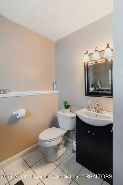 Bath - 1032 S Eugenia Dr, Mason, MI 48854 photo 1 of 1
